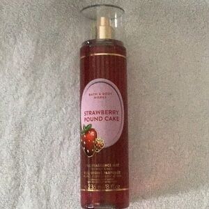 Bath & Body Works Strawberry Pound Cake mist